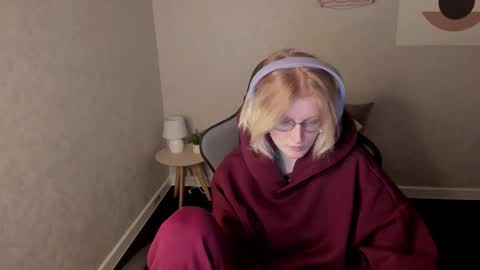 Snapshot of elizabeth_harpper chatting on November 22, 1:26 am Elizabeth online show from November 22, 1:26 am