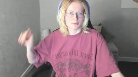 Snapshot of elizabeth_harpper chatting on December 5, 2:09 am Elizabeth online show from December 5, 2:09 am