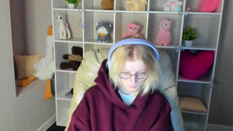 Snapshot of elizabeth_harpper chatting on December 16, 12:37 am Elizabeth online show from December 16, 12:37 am