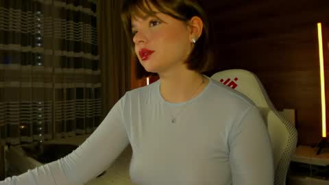 Snapshot of elizabeth_hottie chatting on May 18, 11:21 pm Elizabeth online show from May 18, 11:21 pm