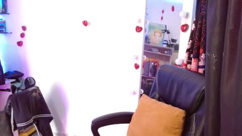 Snapshot of elizabeth_martinez98 chatting on February 27, 7:26 pm Elizabeth Martinez online show from February 27, 7:26 pm