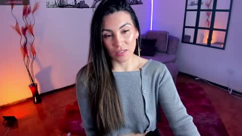 Elizabeth online show from February 25, 6:42 pm