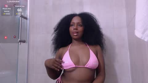 Snapshot of elizabethbell_ chatting on October 19, 3:29 am Elizabeth online show from October 19, 3:29 am