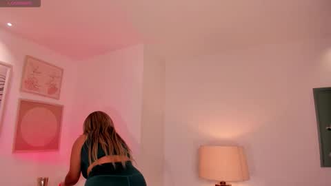 Snapshot of elizabethbennett_ chatting on October 26, 11:42 pm Call me Eli online show from October 26, 11:42 pm