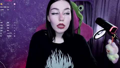 Snapshot of elizabethflowerr chatting on June 22, 3:25 am Eli online show from June 22, 3:25 am