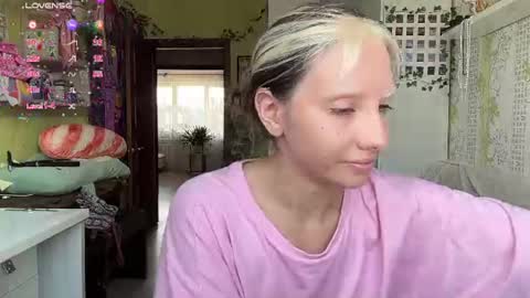 Snapshot of elizabethh_brown chatting on August 4, 7:33 am elizabethh_brown online show from August 4, 7:33 am