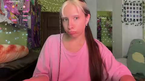 Snapshot of elizabethh_brown chatting on August 6, 3:47 pm elizabethh_brown online show from August 6, 3:47 pm