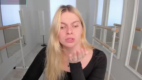 Snapshot of elizabethmad chatting on September 25, 7:23 am elizabethmad online show from September 25, 7:23 am