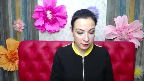 ElizabethSho online show from October 18, 5:35 pm