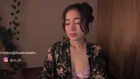 Snapshot of elizabethz chatting on October 28, 12:14 am Tuli online show from October 28, 12:14 am