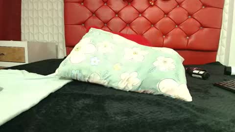 elizabetth_roman online show from March 7, 8:50 pm