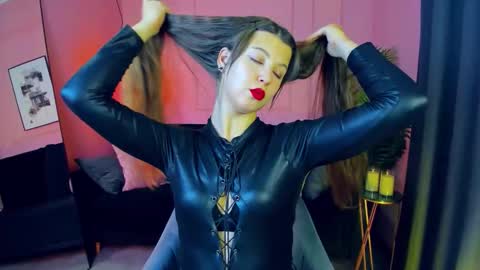 Eliza online show from October 9, 1:20 pm