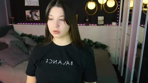 Eliza online show from December 21, 1:40 pm