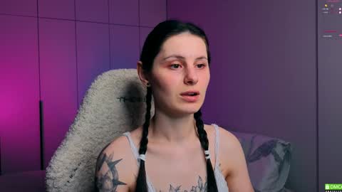 Snapshot of elizawetty chatting on December 3, 1:30 am Eli online show from December 3, 1:30 am