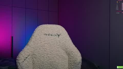 Snapshot of elizawetty chatting on January 9, 2:01 am Eli online show from January 9, 2:01 am