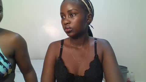Snapshot of ella8_ chatting on June 28, 6:41 am ella8_ online show from June 28, 6:41 am