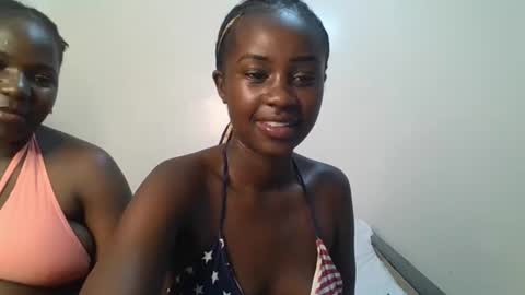 Snapshot of ella8_ chatting on June 29, 10:15 am ella8_ online show from June 29, 10:15 am