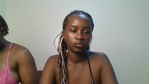 Snapshot of ella8_ chatting on July 3, 7:48 am ella8_ online show from July 3, 7:48 am