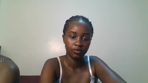 Snapshot of ella8_ chatting on July 6, 10:23 am ella8_ online show from July 6, 10:23 am