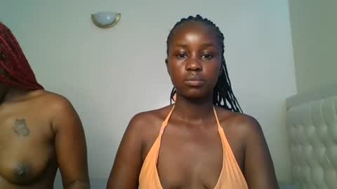 Snapshot of ella8_ chatting on July 21, 8:05 am ella8_ online show from July 21, 8:05 am