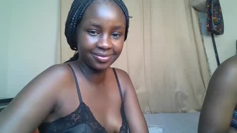 Snapshot of ella8_ chatting on July 27, 5:03 am ella8_ online show from July 27, 5:03 am