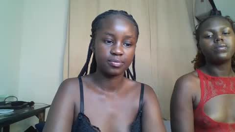 Snapshot of ella8_ chatting on July 28, 8:52 pm ella8_ online show from July 28, 8:52 pm