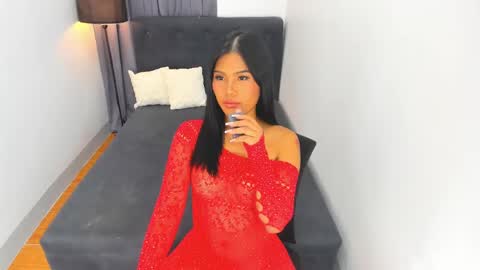 Snapshot of ella______ chatting on December 10, 7:11 pm Ella online show from December 10, 7:11 pm