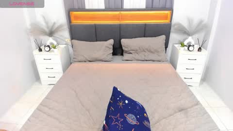 Snapshot of ella______ chatting on November 4, 9:14 pm Ella online show from November 4, 9:14 pm