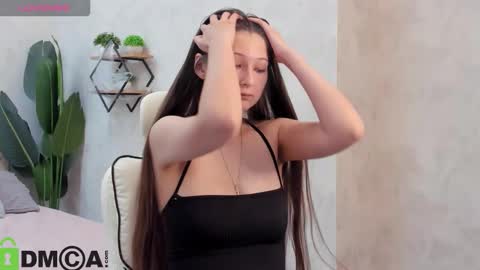 Ella online show from November 6, 1:39 am