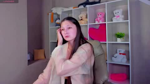 Ella online show from November 12, 9:53 am