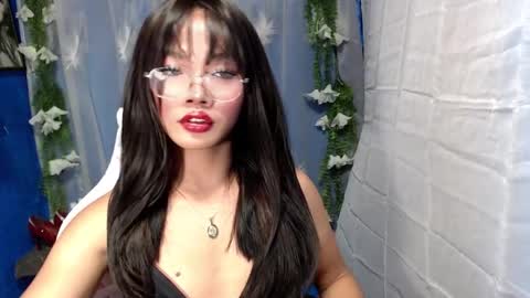 Snapshot of ella_fuma chatting on October 31, 2:23 am Ella online show from October 31, 2:23 am