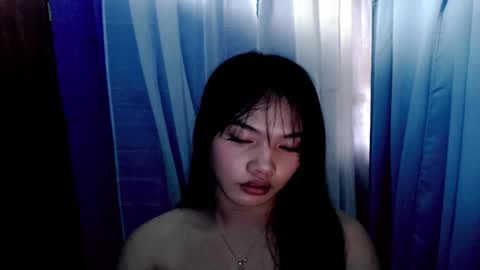 Snapshot of ella_fuma chatting on December 4, 7:17 am Ella online show from December 4, 7:17 am