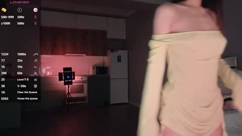 Snapshot of ella_lee15 chatting on October 31, 2:45 am Lee online show from October 31, 2:45 am