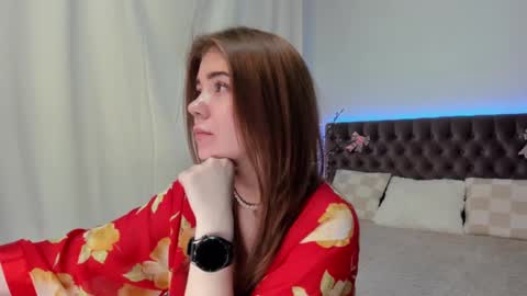 Snapshot of ella_mayers chatting on February 4, 3:33 am Ella Mayers online show from February 4, 3:33 am