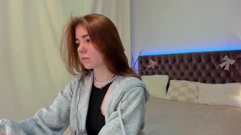 Snapshot of ella_mayers chatting on February 9, 10:32 pm Ella Mayers online show from February 9, 10:32 pm