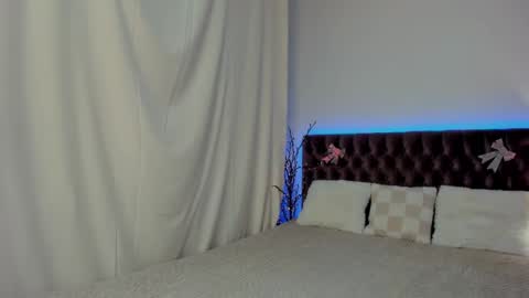 Snapshot of ella_mayers chatting on February 12, 1:41 am Ella Mayers online show from February 12, 1:41 am
