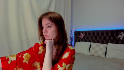 Snapshot of ella_mayers chatting on February 12, 4:44 am Ella Mayers online show from February 12, 4:44 am