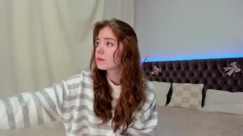 Snapshot of ella_mayers chatting on February 14, 10:14 pm Ella Mayers online show from February 14, 10:14 pm