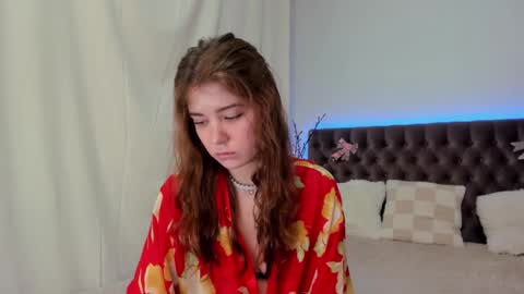 Snapshot of ella_mayers chatting on February 15, 4:36 am Ella Mayers online show from February 15, 4:36 am