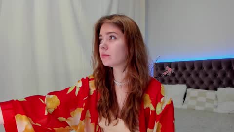 Snapshot of ella_mayers chatting on February 16, 3:04 am Ella Mayers online show from February 16, 3:04 am