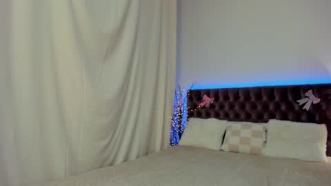 Snapshot of ella_mayers chatting on February 16, 9:48 pm Ella Mayers online show from February 16, 9:48 pm