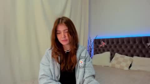 Snapshot of ella_mayers chatting on February 17, 4:42 am Ella Mayers online show from February 17, 4:42 am