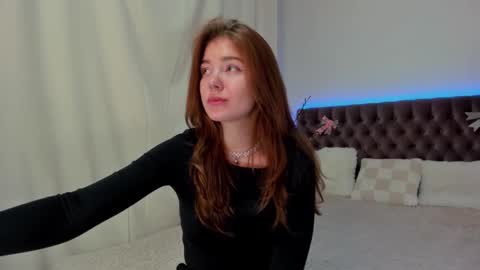 Snapshot of ella_mayers chatting on February 19, 10:53 pm Ella Mayers online show from February 19, 10:53 pm