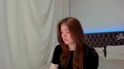 Snapshot of ella_mayers chatting on February 21, 1:55 am Ella Mayers online show from February 21, 1:55 am