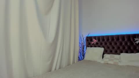 Snapshot of ella_mayers chatting on February 22, 1:11 am Ella Mayers online show from February 22, 1:11 am