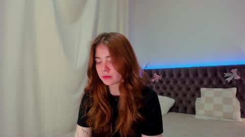 Snapshot of ella_mayers chatting on February 26, 12:27 am Ella Mayers online show from February 26, 12:27 am
