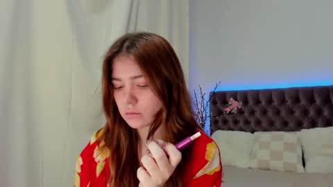Snapshot of ella_mayers chatting on February 27, 3:36 am Ella Mayers online show from February 27, 3:36 am