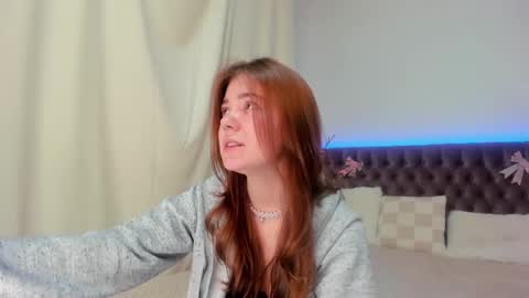 Snapshot of ella_mayers chatting on March 1, 9:26 pm Ella Mayers online show from March 1, 9:26 pm