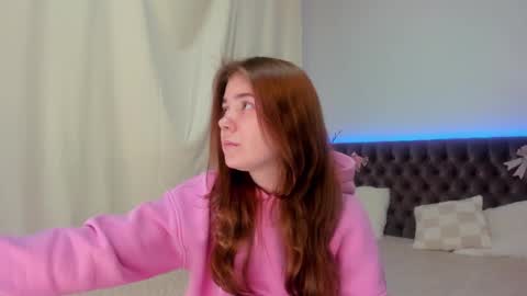 Snapshot of ella_mayers chatting on March 2, 9:43 pm Ella Mayers online show from March 2, 9:43 pm