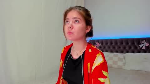 Snapshot of ella_mayers chatting on March 9, 3:43 am Ella Mayers online show from March 9, 3:43 am